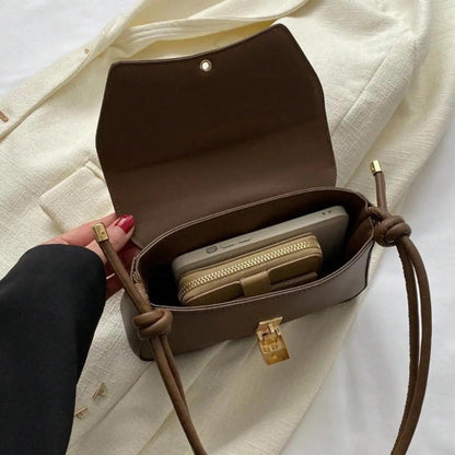 Sac à bandoulière Daphné marron ouvert : compartiment intérieur avec petite fermeture