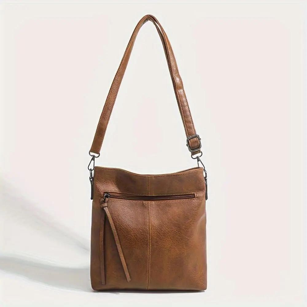 Sac en cuir marron avec bandoulière longue et poche zippée sur le devant