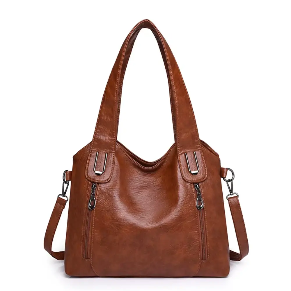 Sac à bandoulière en cuir marron, anses avec attaches métalliques et fermeture zippée
