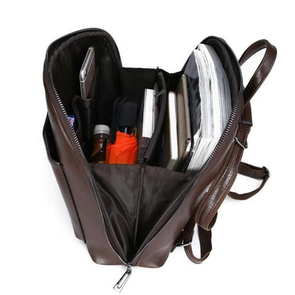 Intérieur d’un sac à dos en cuir marron avec compartiments et poche zippée