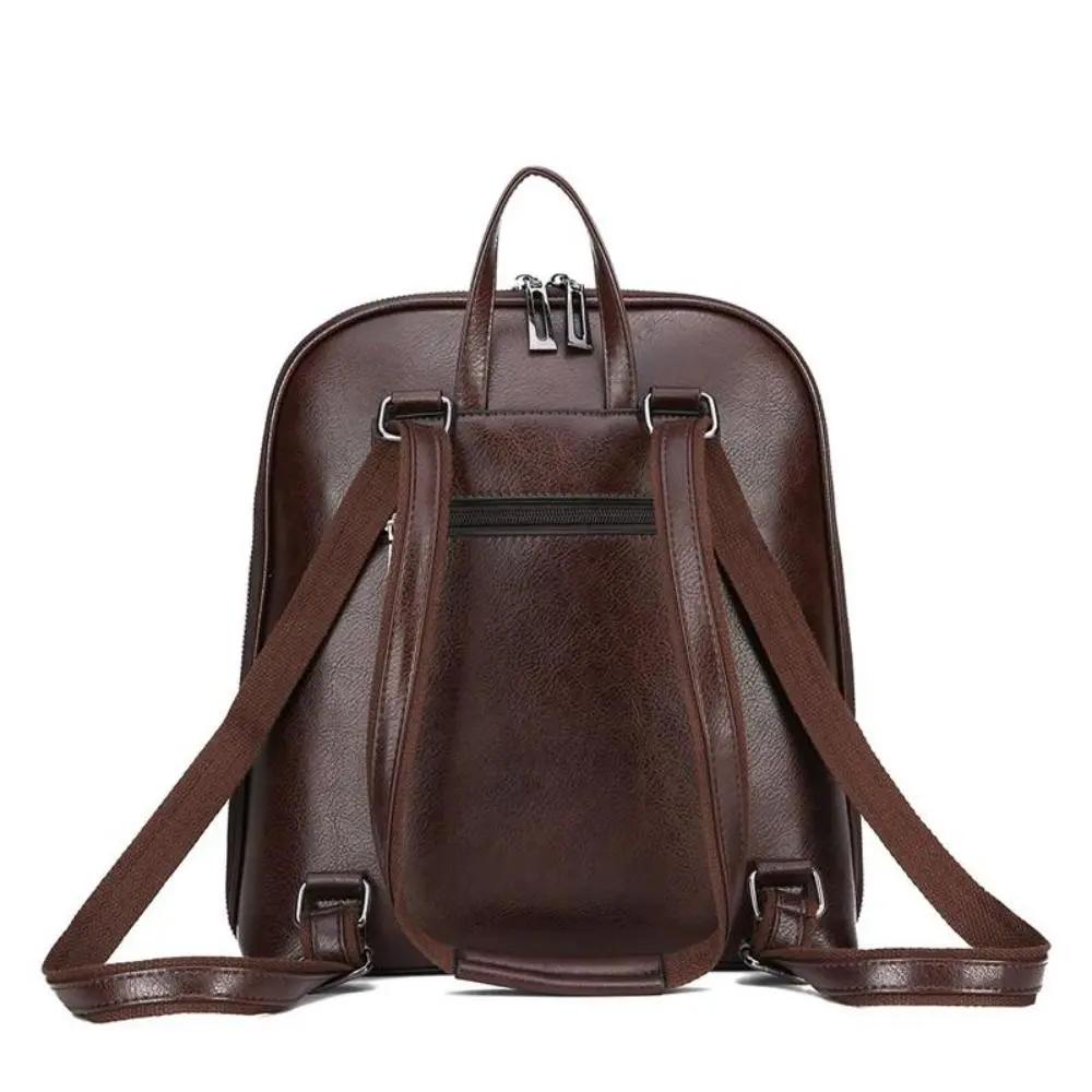 Sac à dos en cuir marron à double zip, poches avant et bretelles