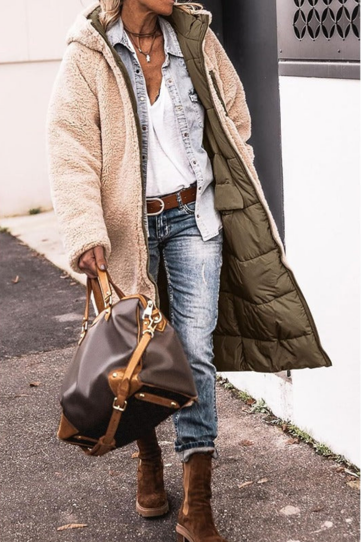 Manteau matelassé réversible à capuche, beige effet sherpa, extérieur vert olive.