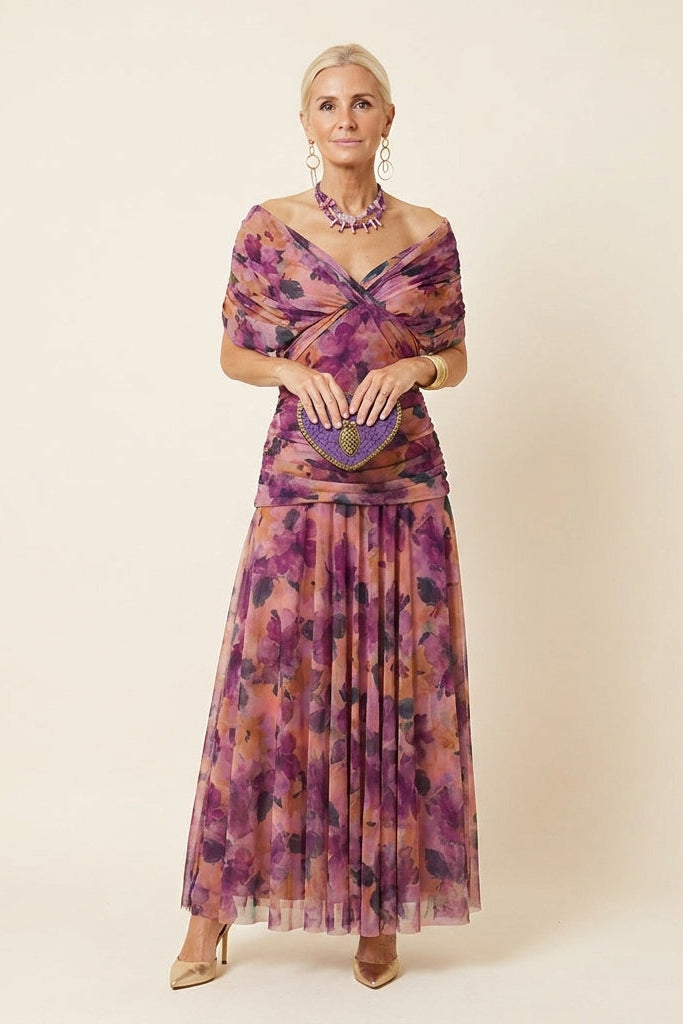 Robe longue en tulle drapée Carlota™, motif floral violet, encolure croisée, jupe plissée