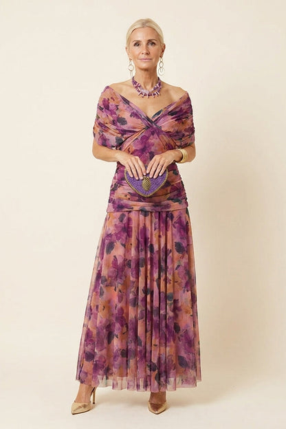 Robe longue en tulle drapée Carlota™, motif floral violet, encolure croisée, jupe plissée
