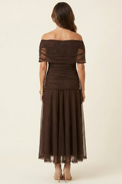 Robe longue en tulle drapée Carlota™, marron, épaules dégagées, jupe en tulle