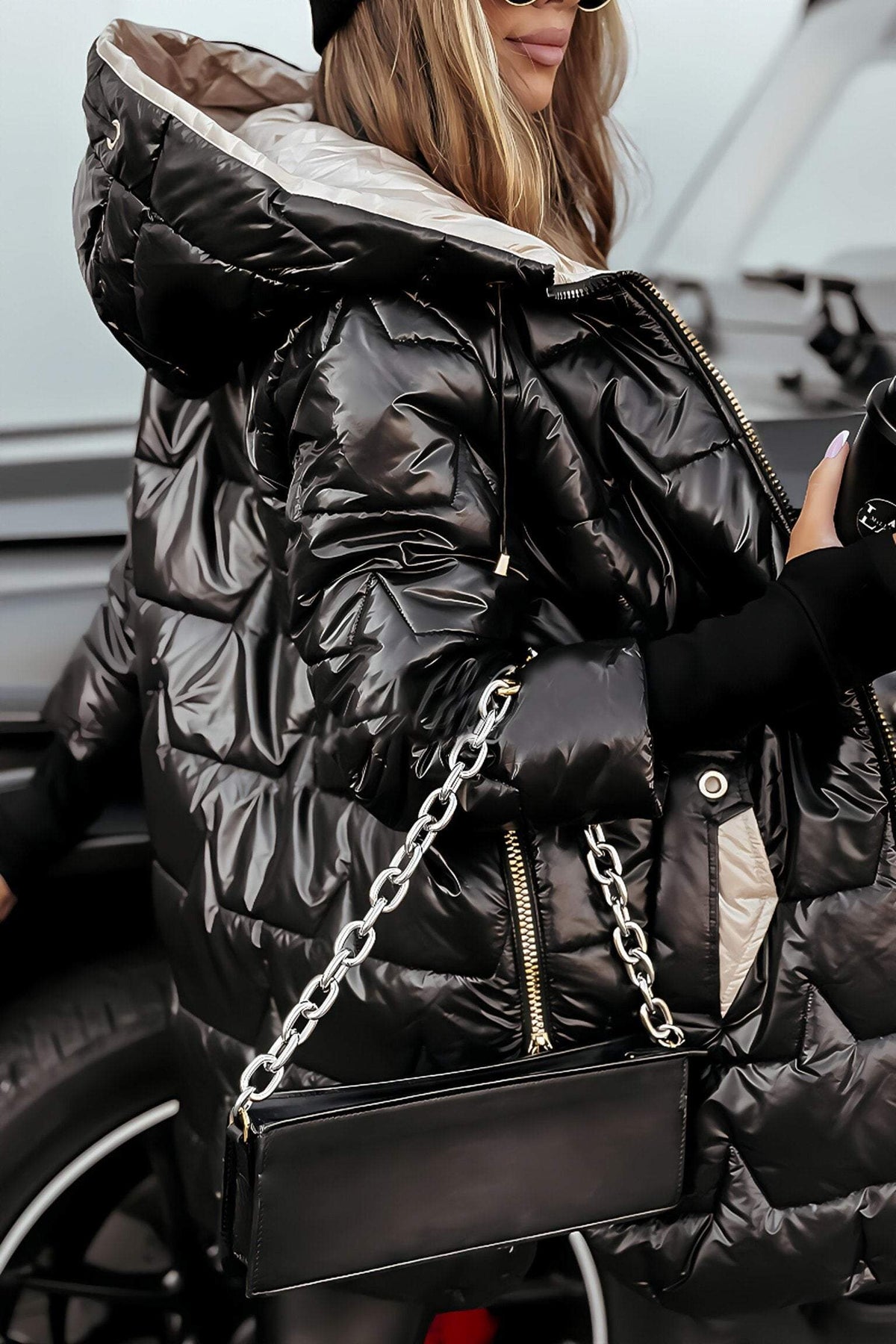 Manteau femme à capuche Danoir Paris™ matelassé noir brillant, fermeture zippée