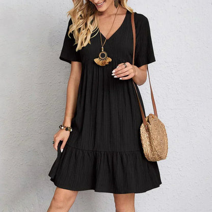 Robe décontractée noire à décolleté en V, manches courtes et volants au bas