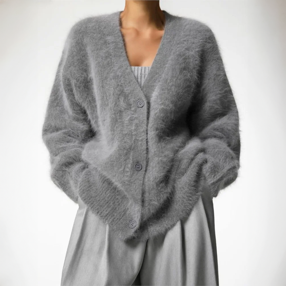 Cardigan en cachemire gris clair, encolure V boutonnée, manches volumineuses et maille duveteuse