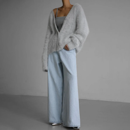 Cardigan en cachemire gris clair, encolure V et boutonnage, manches larges et tombantes