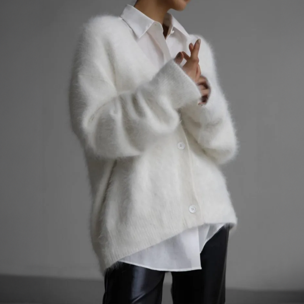 Cardigan en cachemire blanc, encolure V et boutonnage, manches larges et épaules structurées