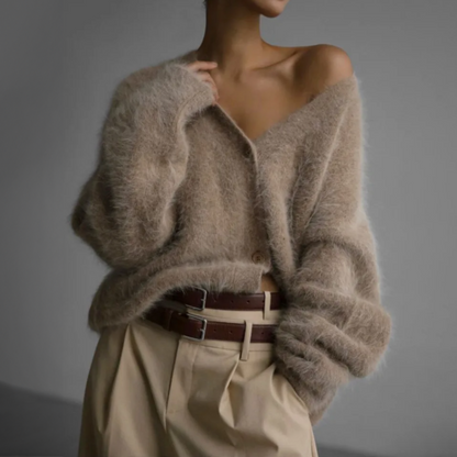 Cardigan en cachemire beige, encolure V boutonnée, épaules tombantes et manches volumineuses