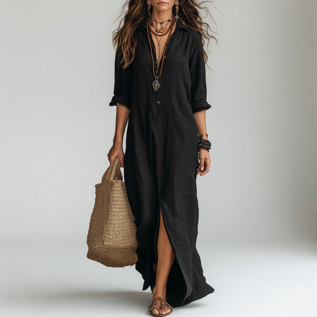 Robe chemise longue noire, fente avant, boutonnage, col et manches retroussées.