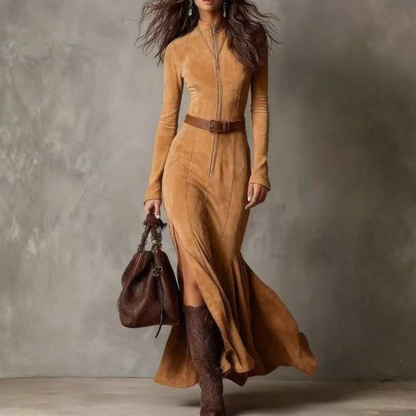 Robe longue en daim camel, fermeture zippée, ceinture à boucle, fente latérale