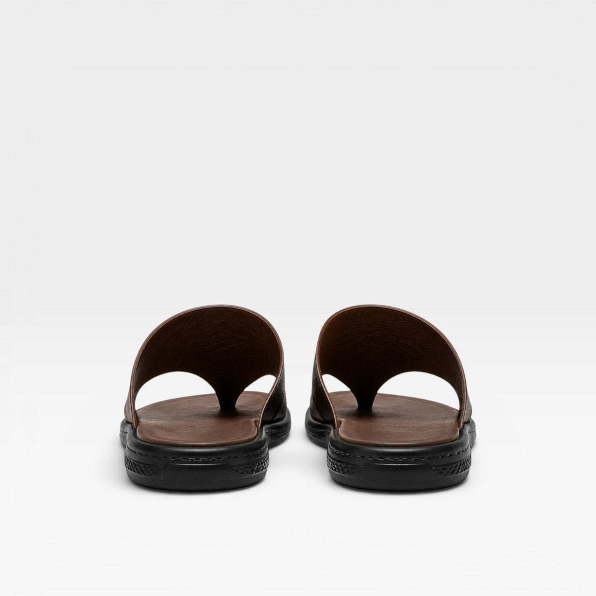 Sandales en cuir à enfiler pour hommes – Confort quotidien élégant avec boucle d’orteil