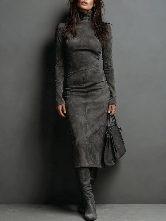 Robe midi en daim brun foncé, col montant, manches longues, lignes de couture marquées.