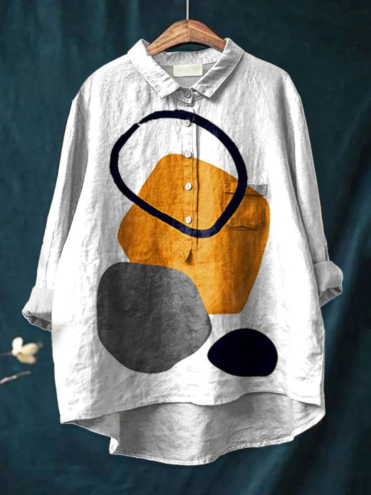 Chemise blanche à imprimé géométrique abstrait multicolore, col et boutons visibles