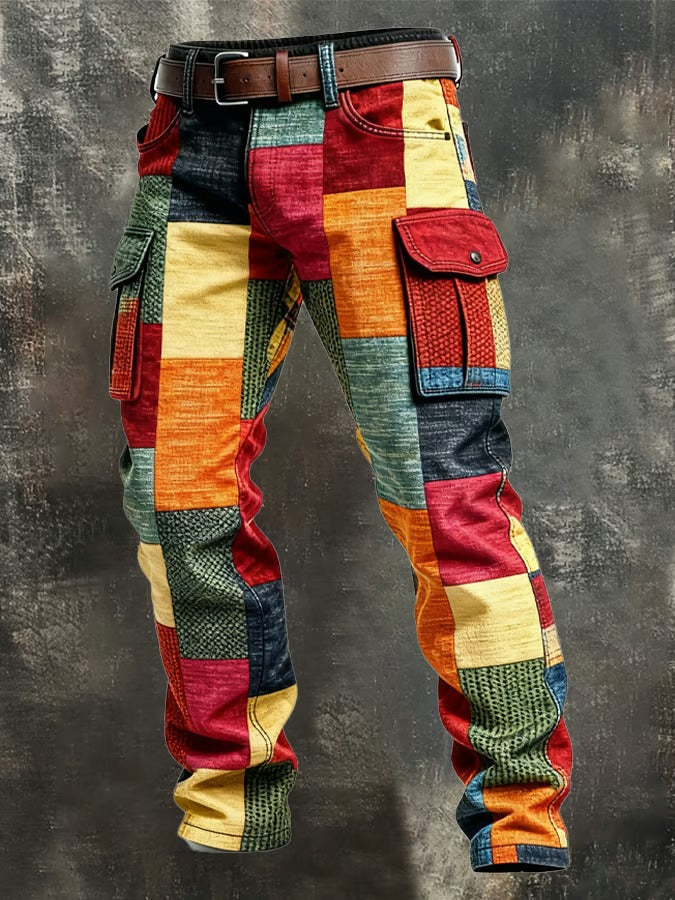 Pantalon cargo homme patchwork multicolore, fermeture à boucle et grandes poches cargo.
