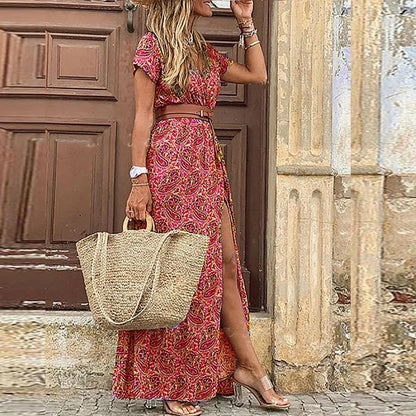 Robe longue bohème fluide rouge à motifs, ceinture en cuir, fente sur le côté