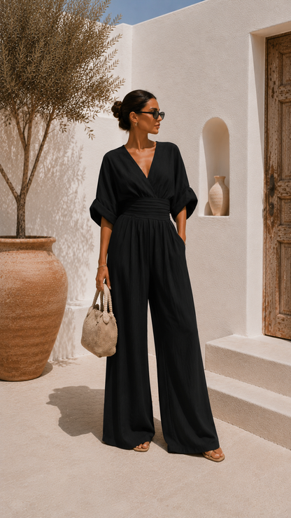 Robe longue en mousseline noire, décolleté en V, manches kimono, taille froncée.
