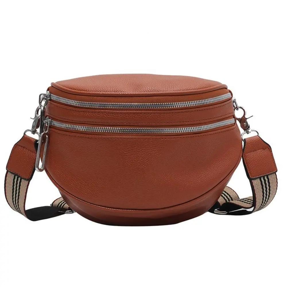 Sac à bandoulière brun arrondi, double fermeture éclair et bandoulière réglable