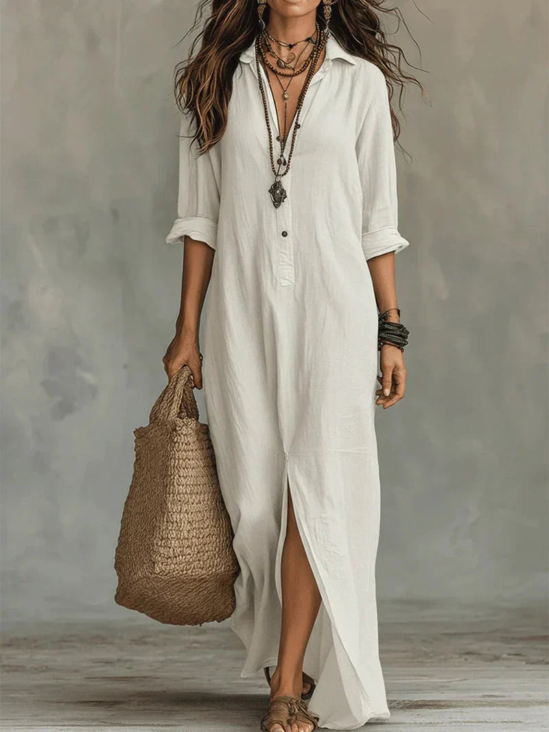 Robe maxi ample blanche à boutons, manches trois-quarts et fente centrale