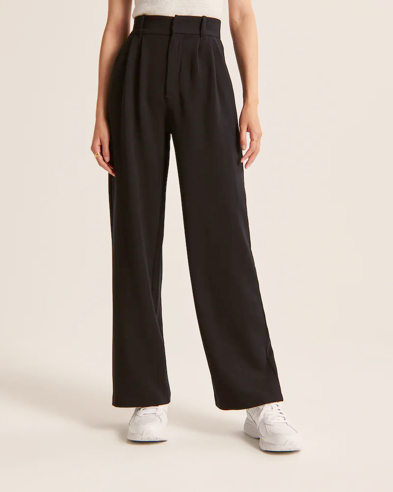 Pantalon noir taille haute à pinces, coupe ample jambes larges, longueur long.