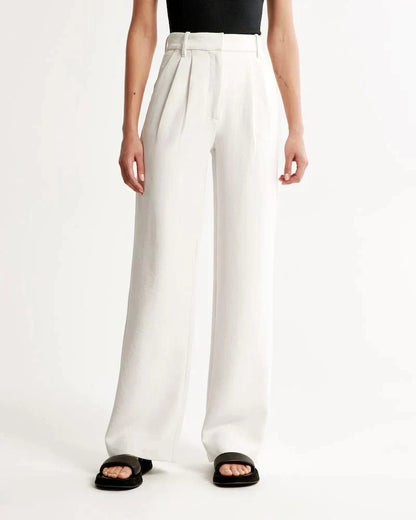 Pantalon blanc cassé taille haute avec ceinture, pinces et poches latérales