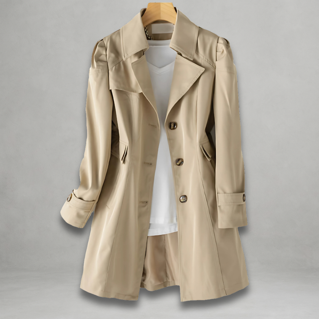 Trench-coat de printemps beige clair, col cranté, boutons en façade et poches