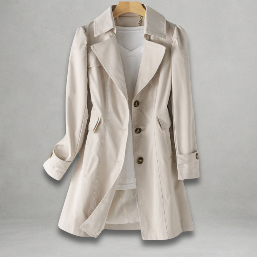 Trench-coat de printemps crème, col pointe, boutonnage et poches latérales