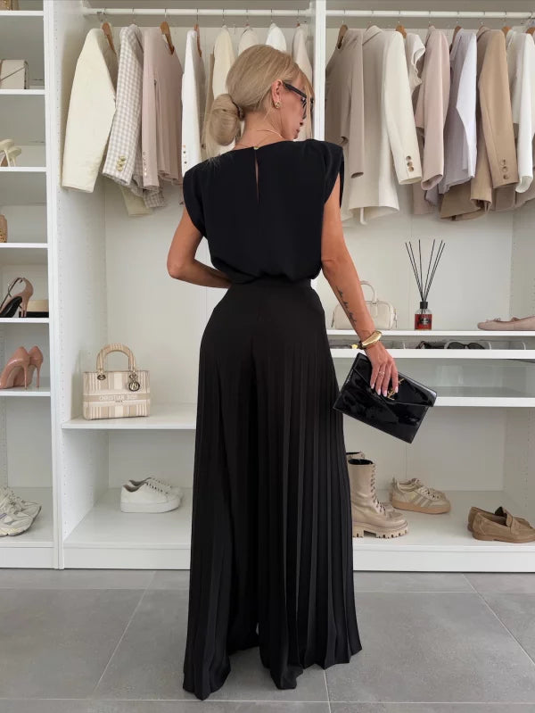 Ensemble noir : top sans manches dos nu et pantalon long à jambes larges plissées