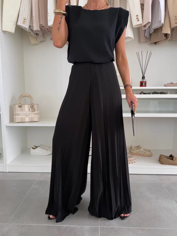 Ensemble noir : haut sans manches et pantalon ample long à plis, jambes larges