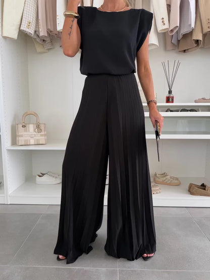 Ensemble noir : haut sans manches et pantalon ample long à plis, jambes larges
