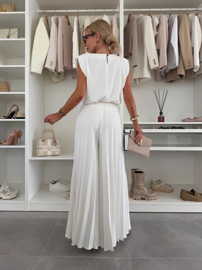 Ensemble blanc : haut dos dégagé et pantalon long fluide à taille froncée