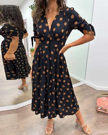 Robe midi Miley noire à pois, col en V, manches trois-quarts, ceinture nouée