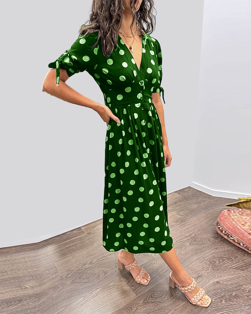 Robe midi Miley verte à pois, col en V, manches trois-quarts, jupe évasée ceinturée