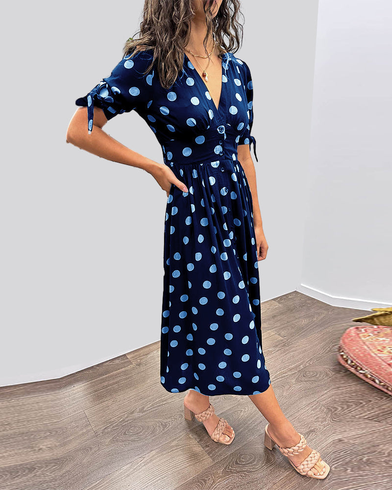 Robe midi Miley bleue à pois, col en V, manches trois-quarts, taille ceinturée