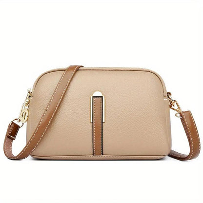 Sac bandoulière en cuir texturé beige clair, bandoulière réglable et fermoir central