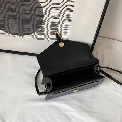 Sac à bandoulière noir avec rabat, poche intérieure visible