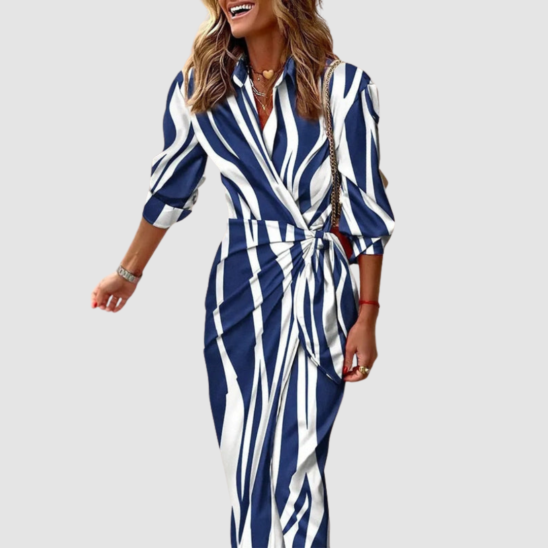 Robe Cecilia™ bleu marine et blanc rayée, col V, ceinture nouée, manches 3/4