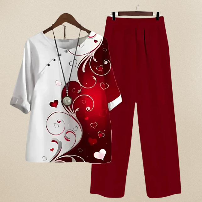 Ensemble chemise et pantalon rouge : chemisier blanc à cœurs rouges, pantalon ample