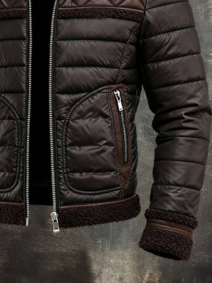 Détail gilet matelassé marron : poche zippée et bordure effet sherpa