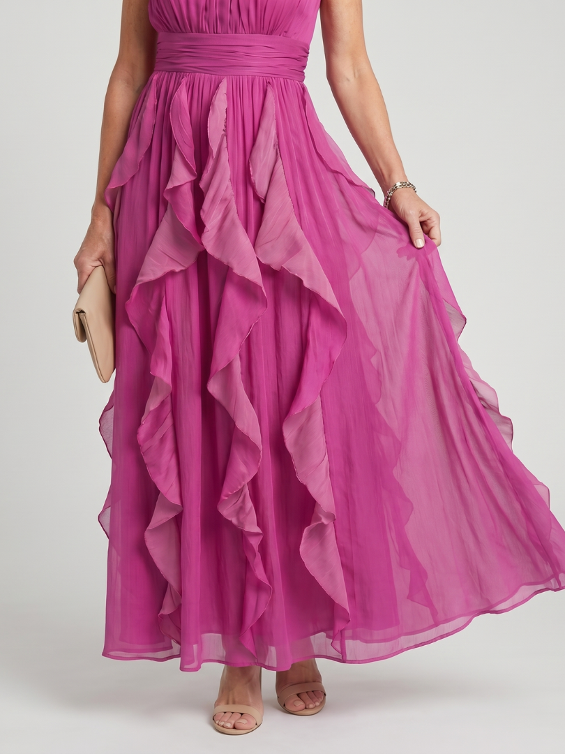 Robe longue rose à col montant, sans manches, jupe à volants superposés et fronces