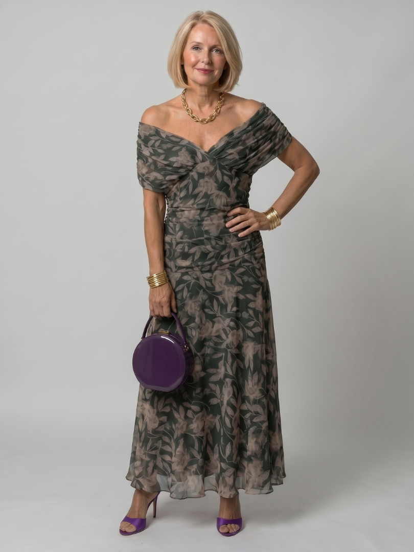 Robe longue midi à épaules dénudées, décolleté en V, imprimé végétal vert foncé.