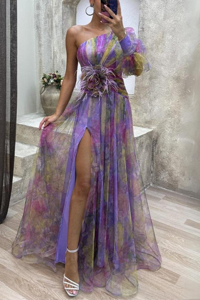 Robe longue asymétrique une épaule, corsage fleurie, violet à rayures vertes, fente