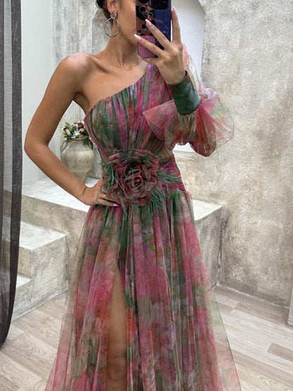 Robe longue asymétrique une épaule, corsage fleurie, rose et vert, voile léger