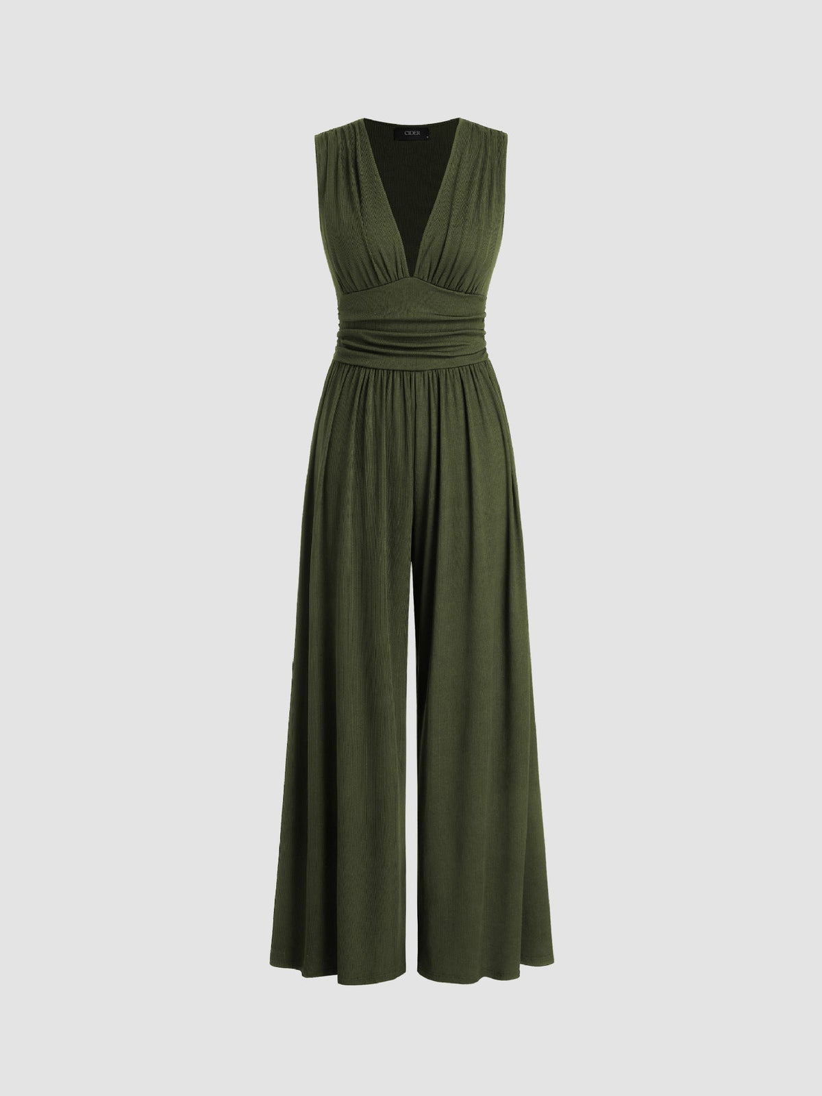 Combinaison pantalon vert armée sans manches décolleté V, jambes larges et taille froncée.
