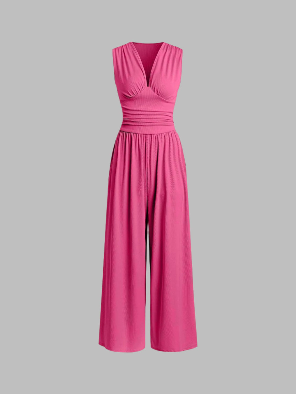 Combinaison pantalon rose rouge sans manches décolleté V, jambes larges et taille froncée.
