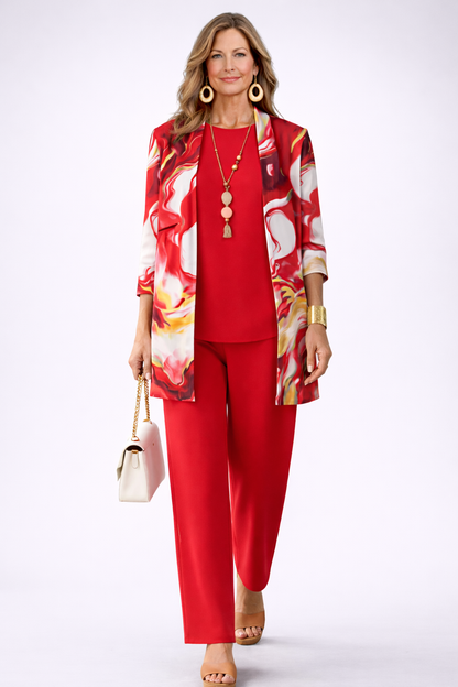 Ensemble trois pièces rouge : veste ouverte imprimée, top rouge uni et pantalon.