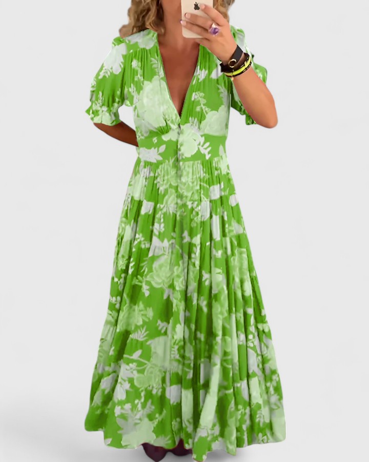 Robe longue verte fleurie à col V, manches bouffantes, taille froncée.