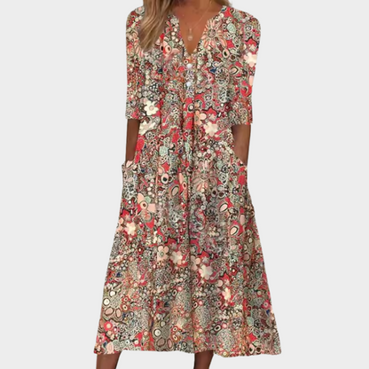 Robe d’été Queenie rouge à col V, manches trois-quarts, imprimé détaillé